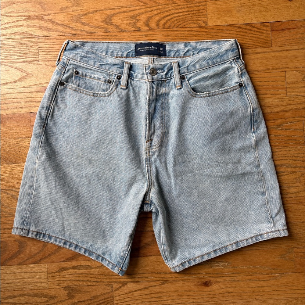 Abercrombie & Fitch Women’s Dad Shorts Light Wash Denim
